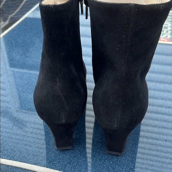 Salvatore Ferragamo Black Ankle Booties with Sleek Silhouette - Picture 5 of 9